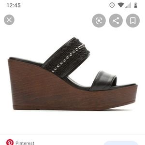 These are a cute pair of itlian Shoemaker wedges